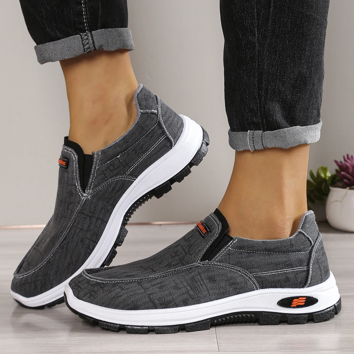 Men's casual sports shoes, canvas breathable soft-soled fashionable casual sports shoes